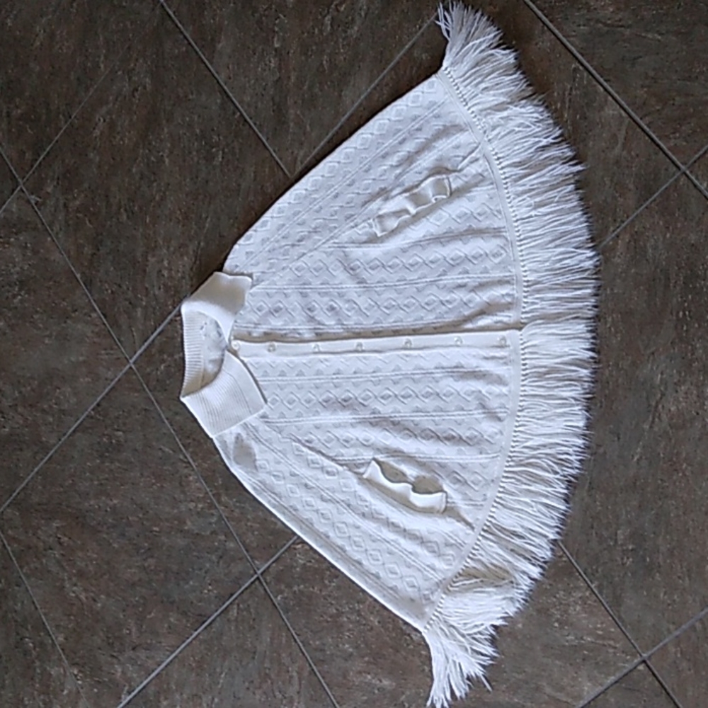 Vintage Cream White Knit Fringed Fall Sweater Cape- EUC